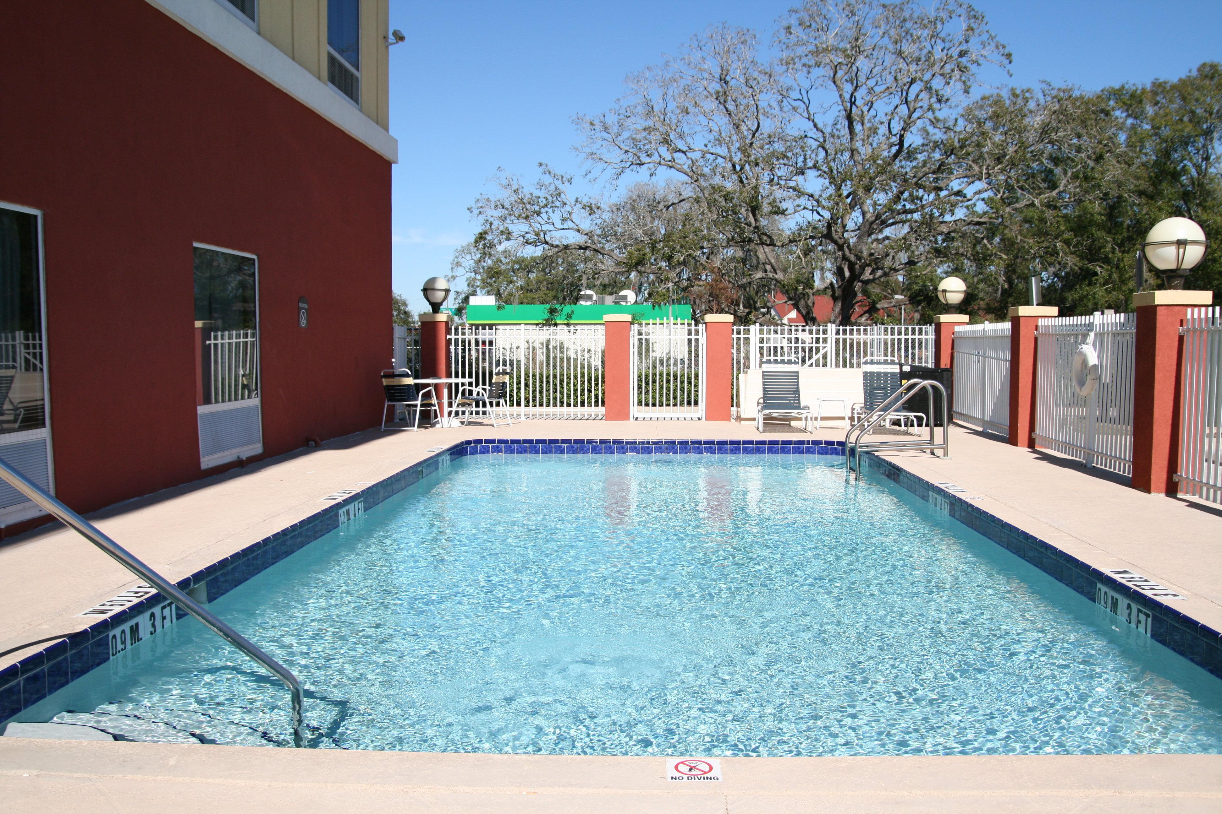 Holiday Inn Express Hotel & Suites Tampa-Fairgrounds-Casino By Ihg Exterior photo