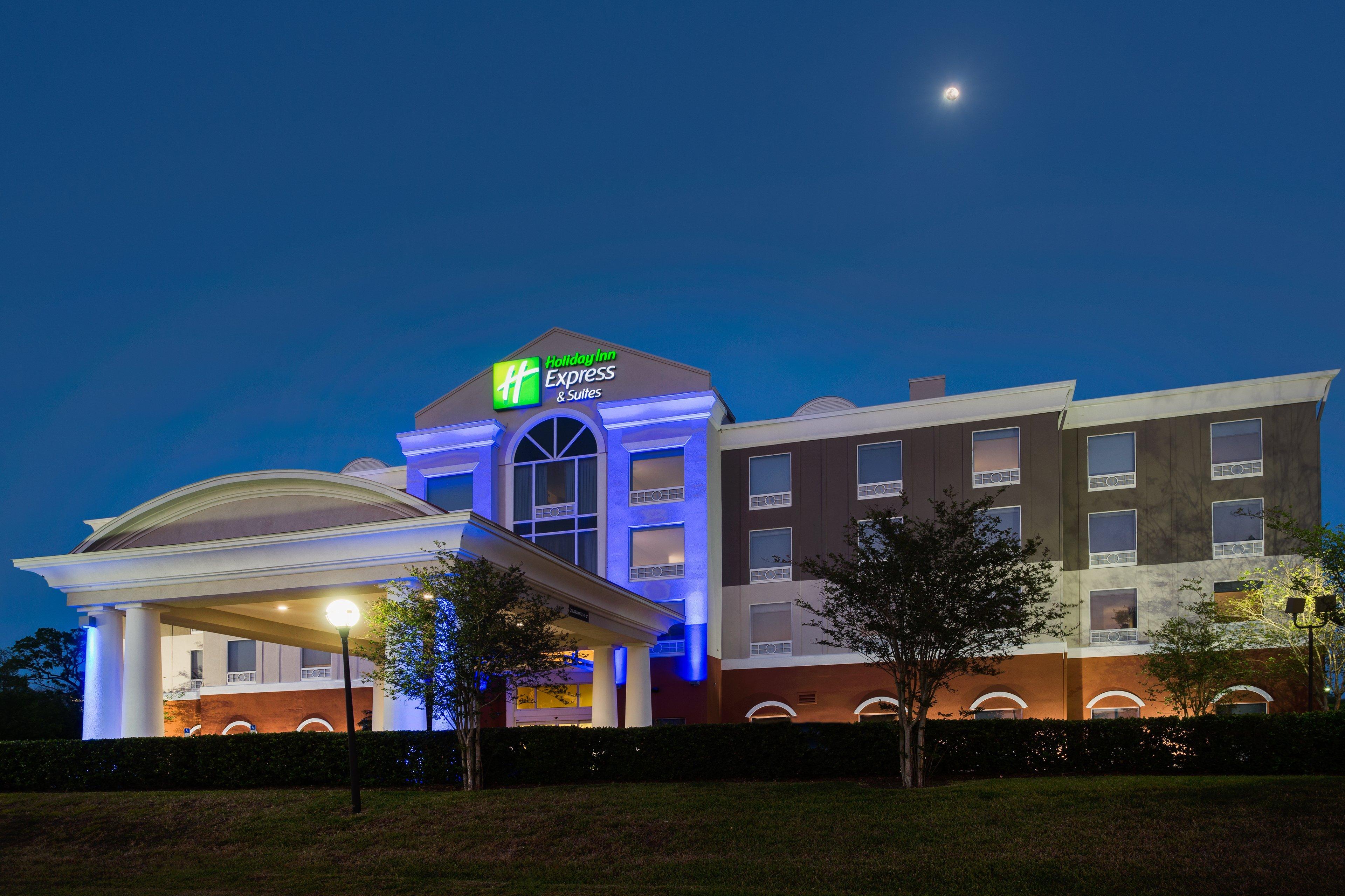 Holiday Inn Express Hotel & Suites Tampa-Fairgrounds-Casino By Ihg Exterior photo