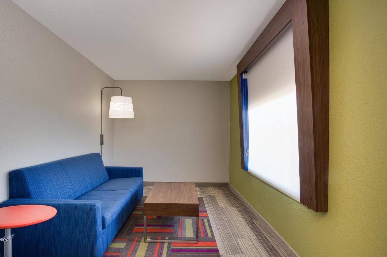 Holiday Inn Express Hotel & Suites Tampa-Fairgrounds-Casino By Ihg Exterior photo