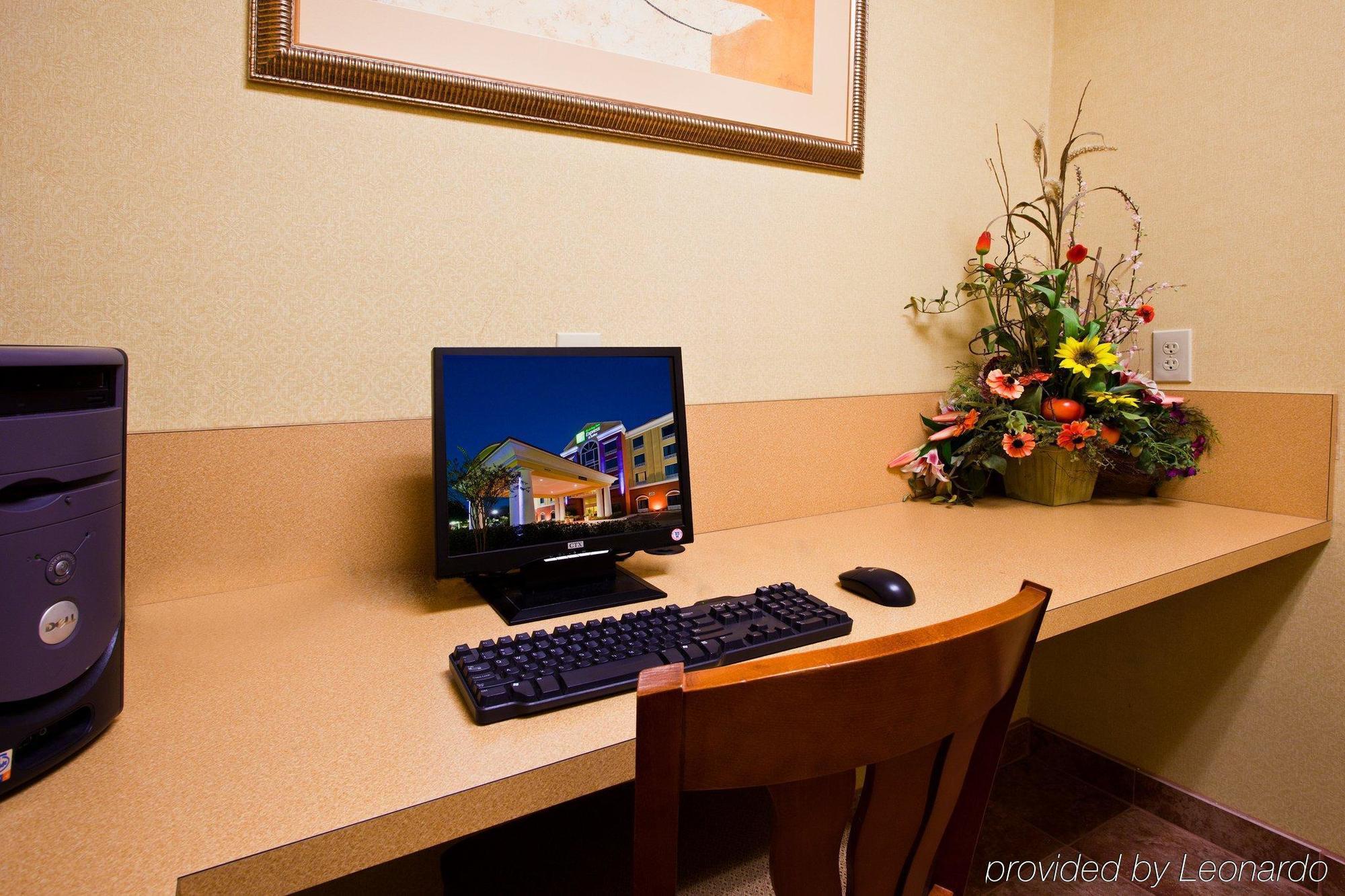 Holiday Inn Express Hotel & Suites Tampa-Fairgrounds-Casino By Ihg Facilities photo